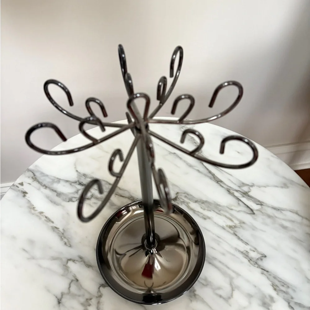 Black Metal Jewelry Organizer